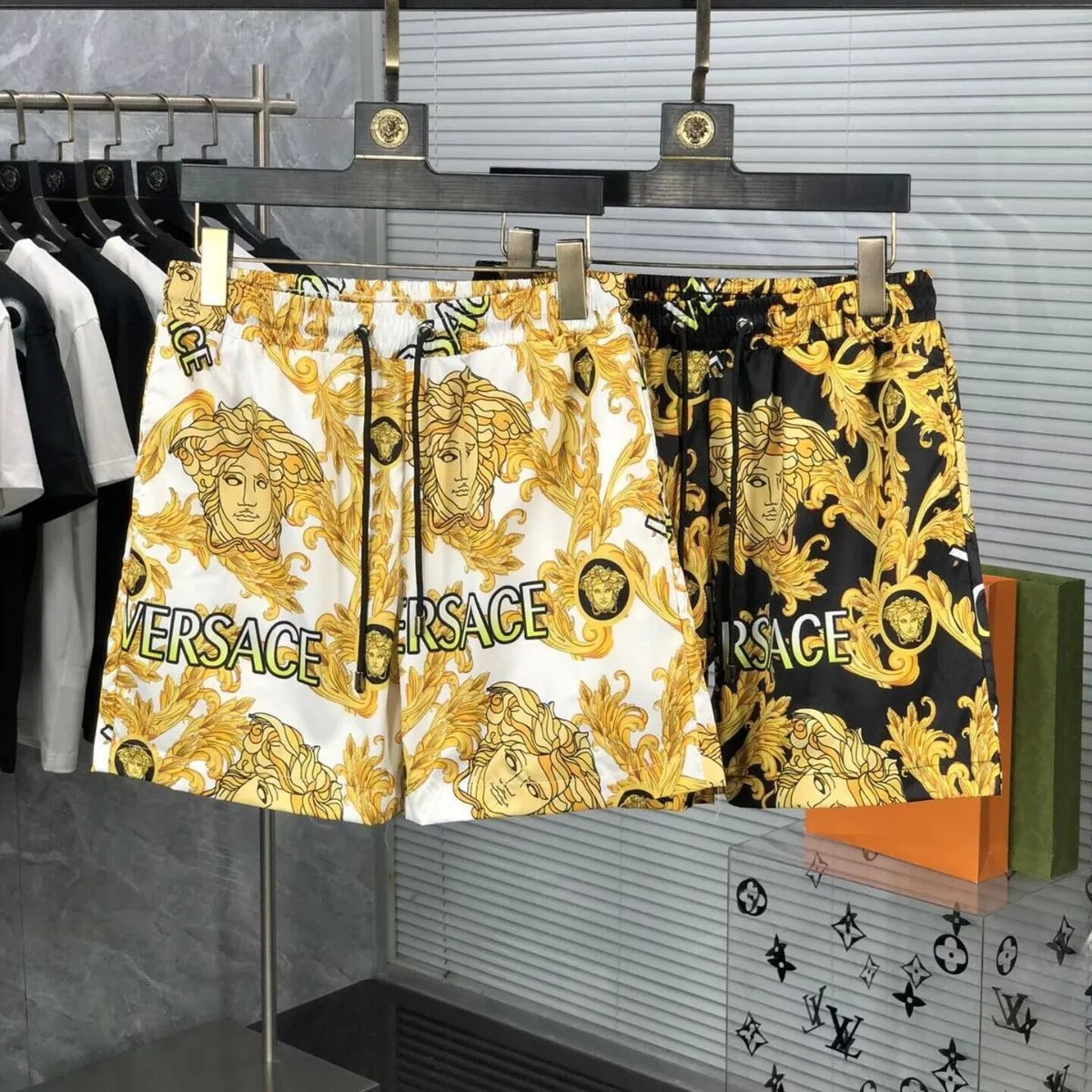 VERSACE JEANS COUTURE 抽绳印花休闲短裤