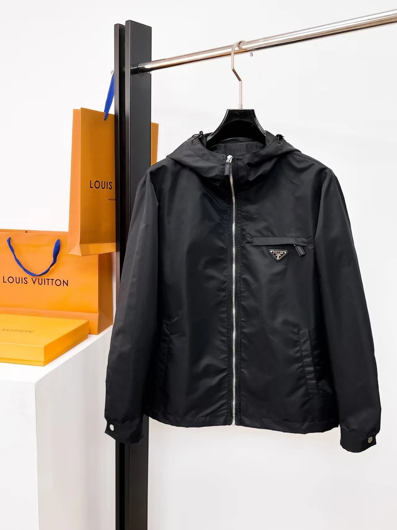 PRADA普拉达 弹力抽绳再生尼龙短款夹克外套