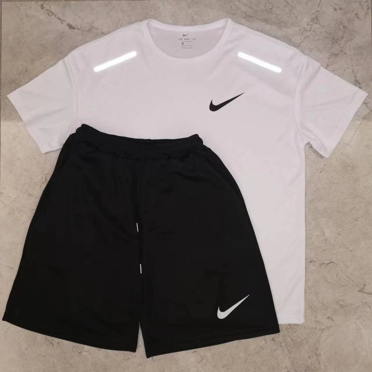 Nike DRI-FIT 速干透气反光休闲运动跑步印花圆领短袖跑步T恤