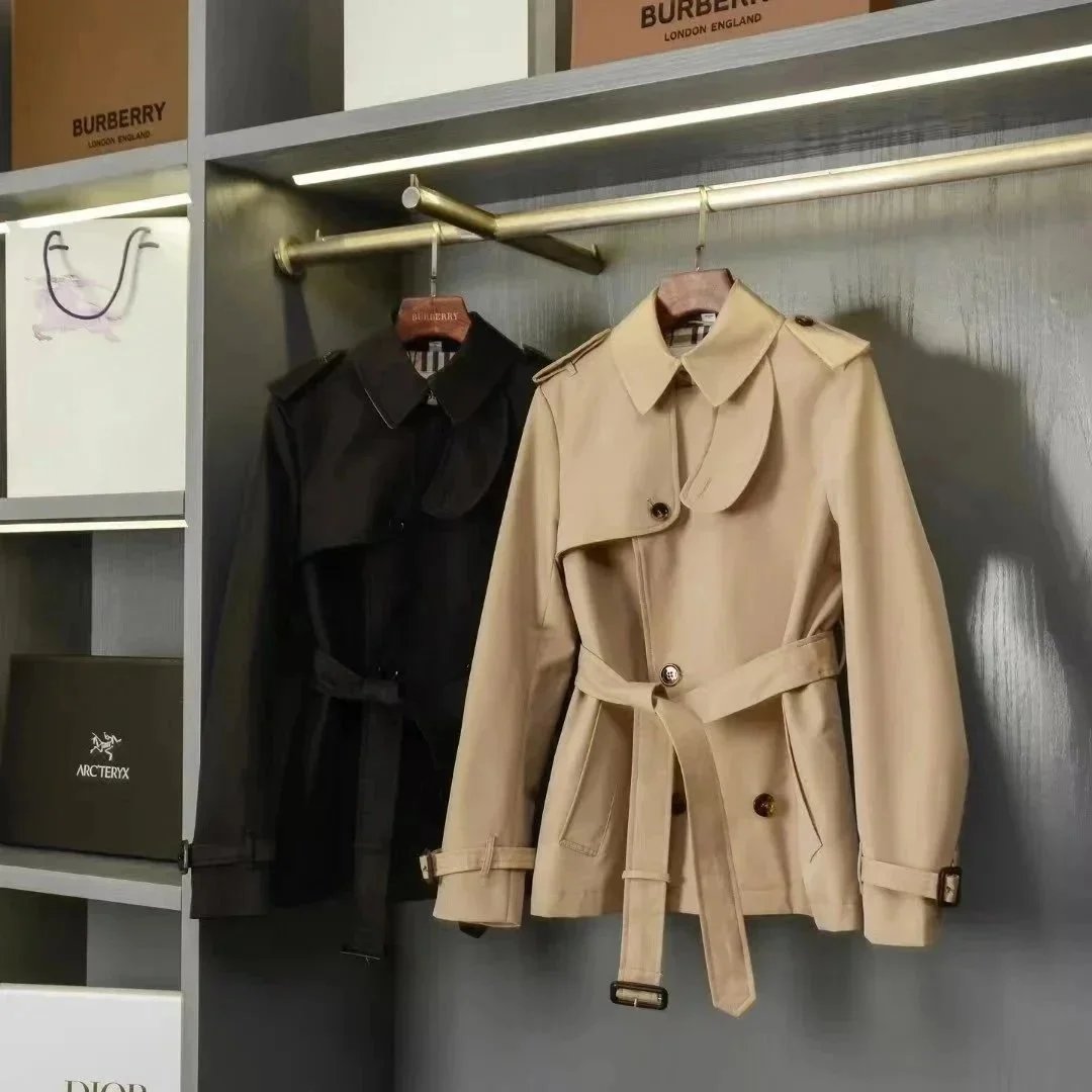 Burberry博柏利 Trench FW24 纯色双排扣修身翻领长袖风衣