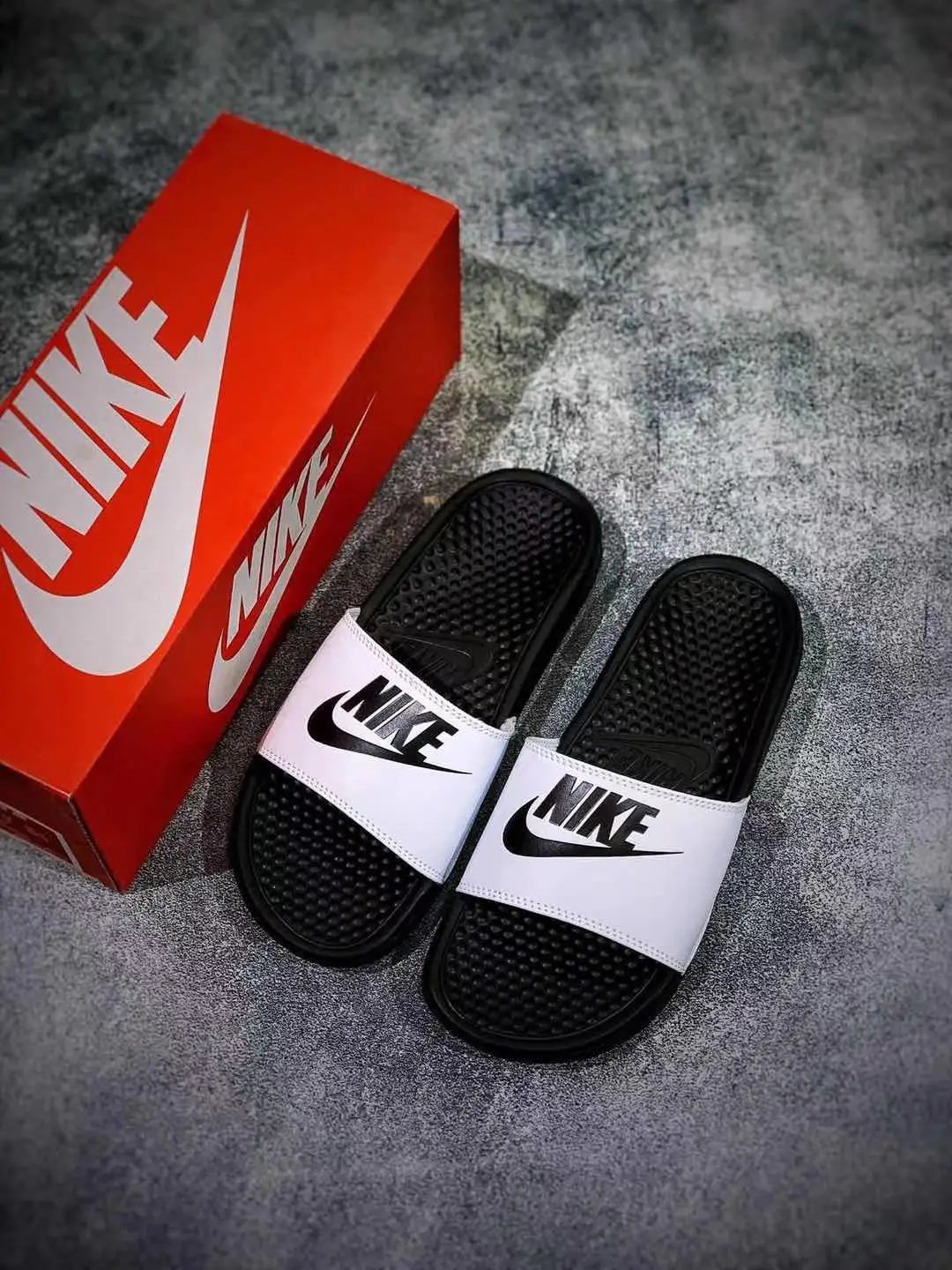 Nike Benassi dji 厚底外穿 一体成型一字拖鞋